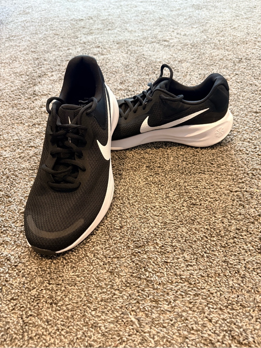 NEW - Size 11M/12.5W - Nike Revolution 7 Black White Running Shoes - FB2207-001